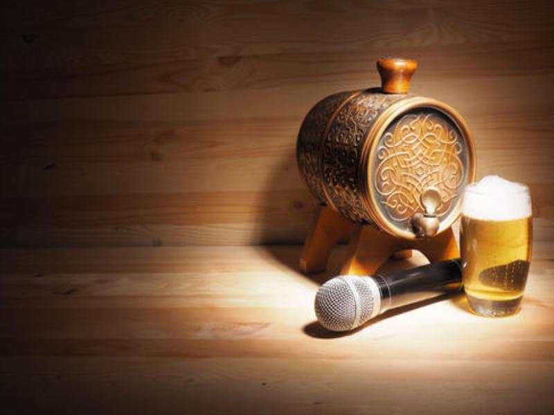 使用变声器的成本高吗？除了软件，声卡和麦克风是必须的吗？